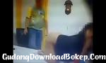 Video bokep Seorang istri yang tidak setia mencoba untuk berbi gratis - GudangDownloadBokep.Com