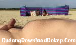 Download video bokep Kompilasi Reaksi Pantai Shenanigans 1