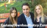 Nonton video bokep Gadis gadis muda di taman Pordenone memberi Andrea - GudangDownloadBokep.Com