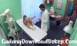 Download Video Bokep Dokter memeriksa vagina pirang di rumah sakit online