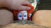 Bokep Seks Girl fucks a clown doll gratis