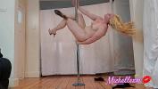 Bokep Seks Erotic pole dance with muscular blonde 3gp