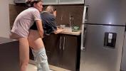 Download video Bokep HD Esposa follada duro mientras lava la loza en la cocina comma logrando que se corra antes de que su madrastra llegue a casa period