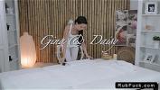 Bokep 3GP Masseuse massages hot body of brunette babe terbaru