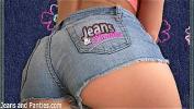 Download video Bokep Petite teen Celine teasing in blue jeans