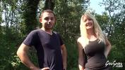 Video Bokep Online Belle blonde se fait prendre dans les bois avec ses gros seins mp4