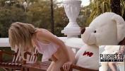 Vidio Bokep Naive 18yo girl fucked by rich teddy bear comma expensive house in rain forest 2023