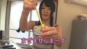 Download Video Bokep 裸エプロンでAV女優が普通に料理してる動画 gratis