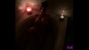 Video Bokep babe take candle lit bath then masturbates